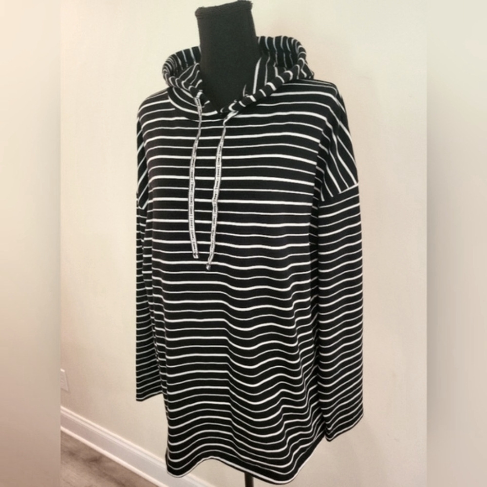 St. John's‎ Bay Black and White Striped Hoodie (Size XL)